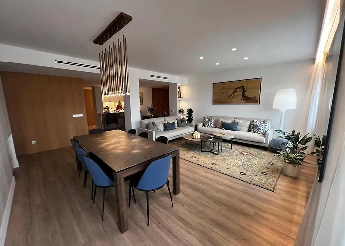 Bright Spacious Luxury Lejlighed