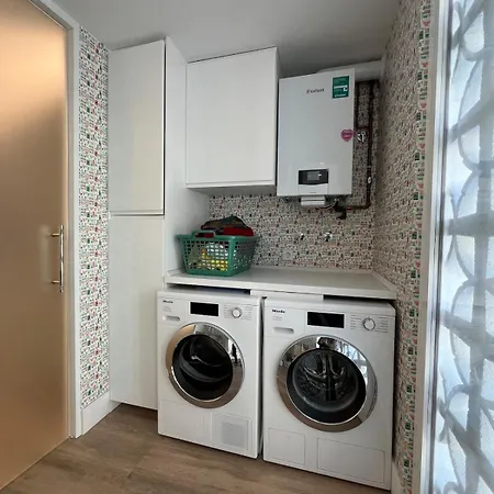 Bright Spacious Luxury Lejlighed