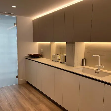 Bright Spacious Luxury Lejlighed *