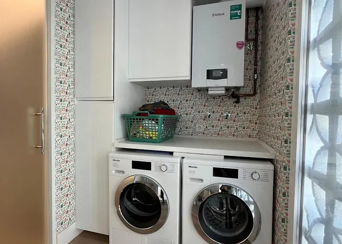 Bright Spacious Luxury Apartment