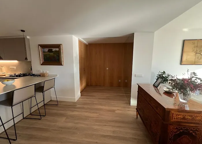 Bright Spacious Luxury Apartment *